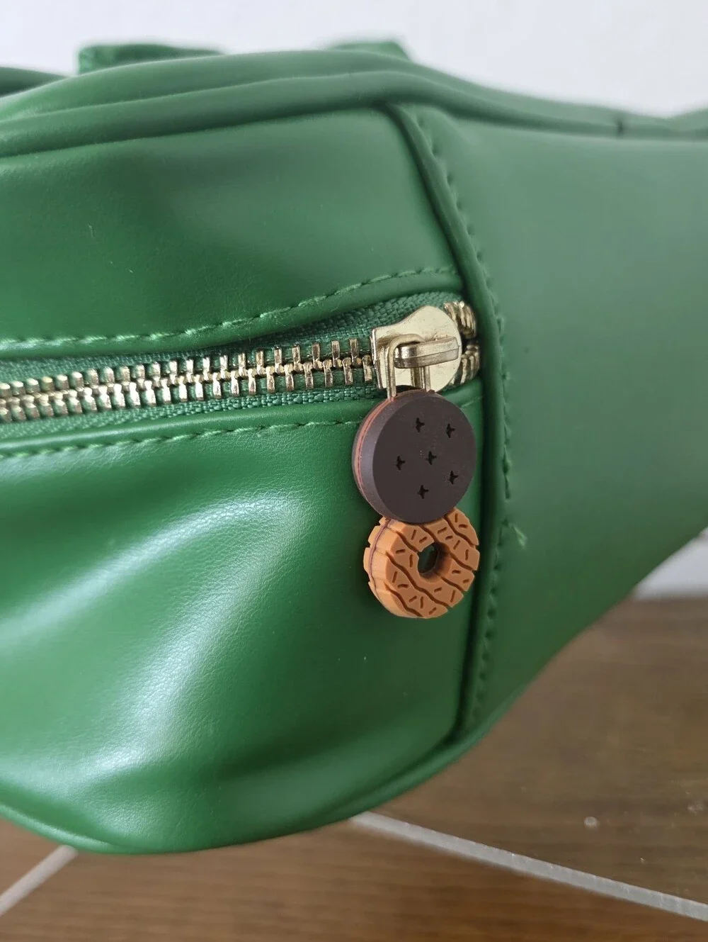 Hard Candy x Girl Scouts Mint Condition Green Faux Leather Zipper Makeup Bag 10